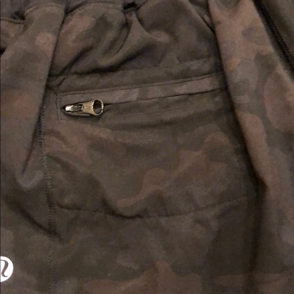RARE Lululemon camo savasana hotty hot shorts - Picture 3 of 5
